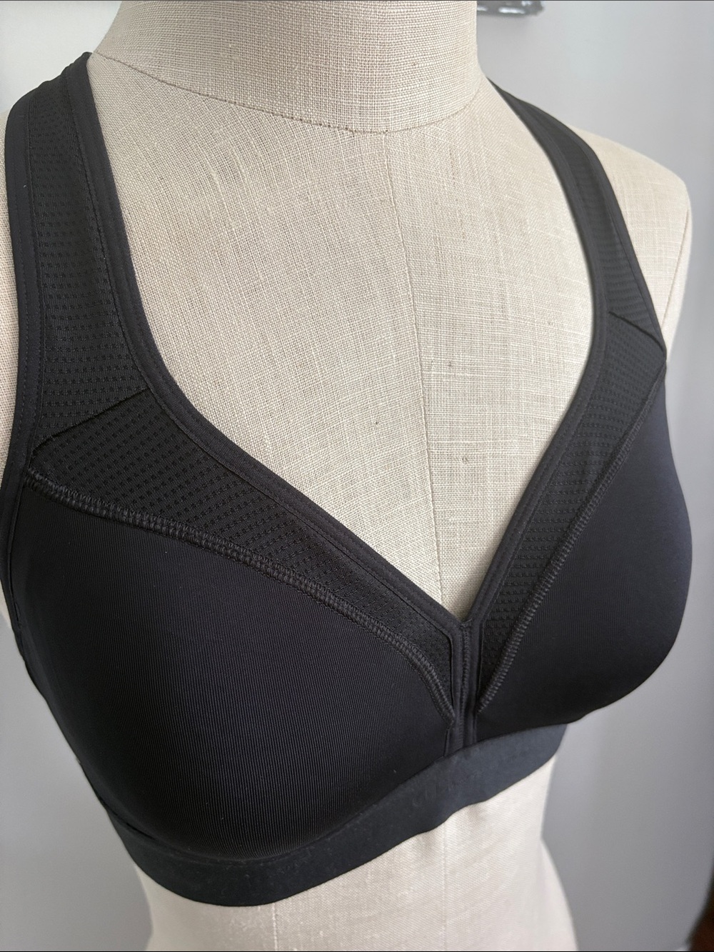 Champion Women’s Black Wireless Support Bra - Stretch Comfort